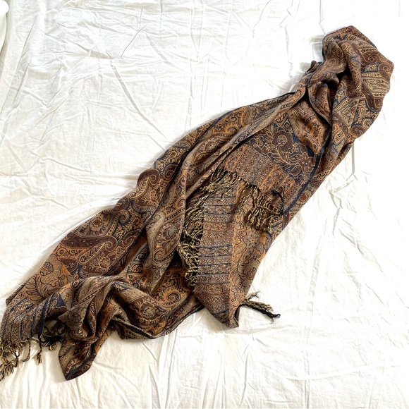 Pair of vintage Women’s Scarves Paisley Wrap Scarf Multi/Cable Knit w/Buttons - Picture 5 of 9